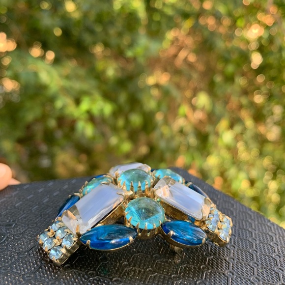 Shades of Blue Sparkling VINTAGE Brooch - Picture 7 of 8